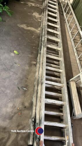 18 rung aluminium triple ladder