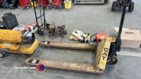 Manual pallet truck 2000Kg