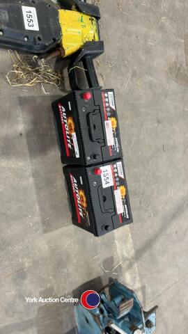 Pair of leisure batteries