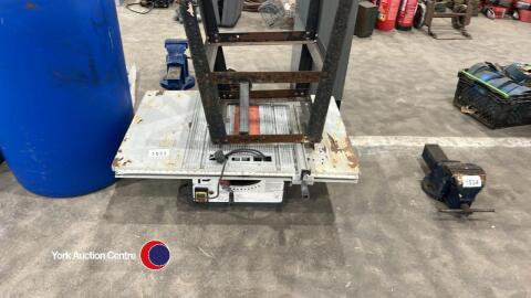 Electric saw bench