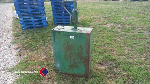 Oil tank and hand pump