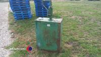 Oil tank and hand pump