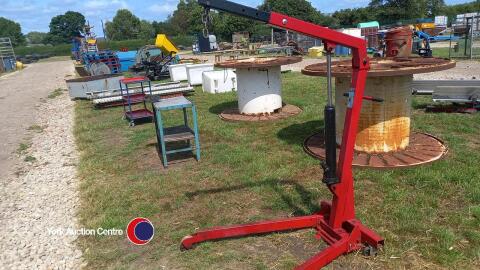 Fold up engine crane