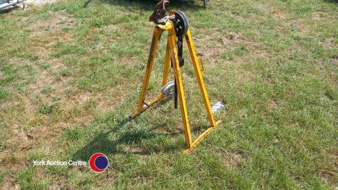 Free standing steel pipe bender
