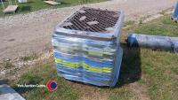 15 plastic pallets - 3