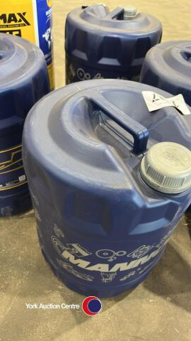 Drum of hydraulic oil, new