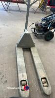 Galvanised pallet trolley - 3