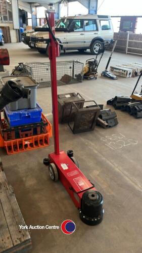 Air/hydraulic floor trolley jack, lifting capacity of 80T, with 2 extensions (75mm and 40mm) and 2 cages to store