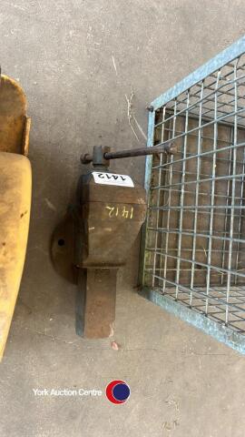 Bench vice