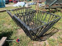 2 x ornamental hay racks - 2
