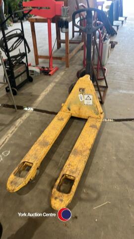 Pallet truck