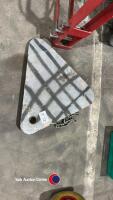Wheel clamp