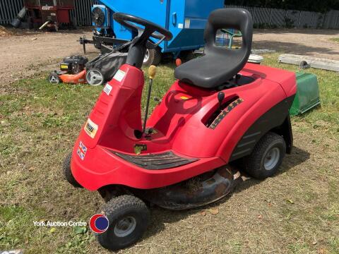 Honda 1211 hydrostatic drive ride on mower, runs and drives but no grass collector, key in office