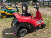 Honda 1211 hydrostatic drive ride on mower, runs and drives but no grass collector, key in office - 3