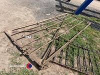 Old fashioned 9ft steel gate - 3
