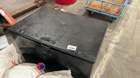 Metal storage/tool box with built in tray and removable tray