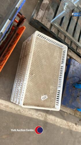 4 x storage trays approx 75cm x 45cm