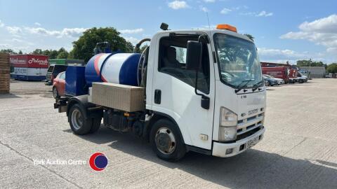 2014 Isuzu N35 portaloo emptying tanker - diesel - one keeper from new - HPi clear - MOT 25.3.26 - 218891 miles - V5 in office , key in office