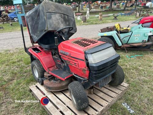 Lawnflight 904 48in ride on lawn mower, engine runs just needs tlc on wiring