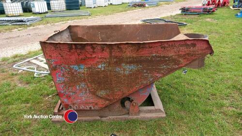 Heavy duty forklift tip skip