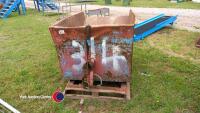 Heavy duty forklift tip skip - 3