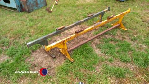 Pair of stands for fabrication or painting equipment etc