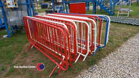 15 pedestrian crowd barriers