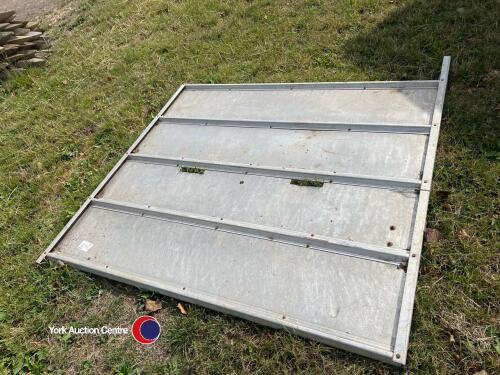 Trailer dividing gate