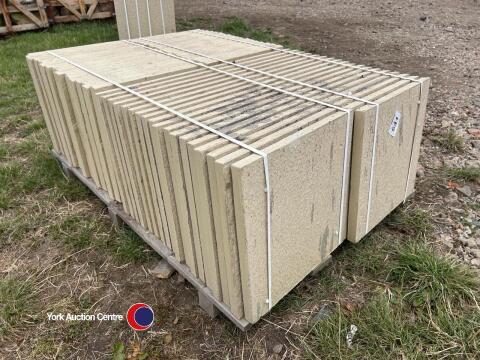Pallet of 70 Buff paving slabs, 450mm x 450mm