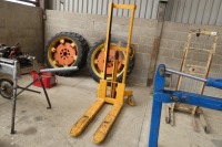 BT SV800 pallet truck, 1.5m lift height