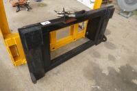 Sanderson to Quicke adaptor plate (photographed with lot 24)
