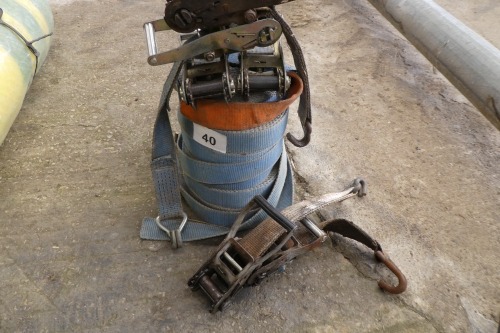 Quantity of ratchet straps