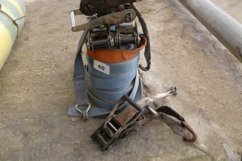 Quantity of ratchet straps