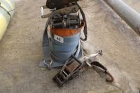 Quantity of ratchet straps