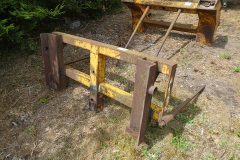 Twin bale spike, Sanderson brackets