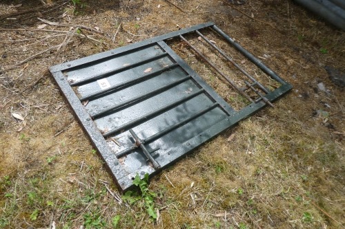 Pen gate, 29in x 44in