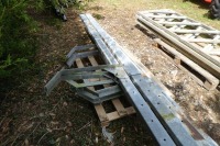 4 x 9ft 10' diagonal feed barriers and 4 x uprights - 4