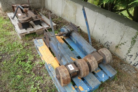 Pair of artic trailer legs