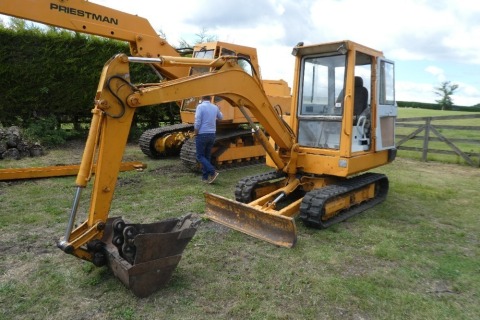 Kubota KH90 mini-digger, c/w rubber tracks, digger and trench buckets and extension arm