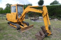 Kubota KH90 mini-digger, c/w rubber tracks, digger and trench buckets and extension arm - 2