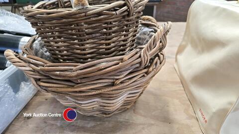 4 x wicker baskets