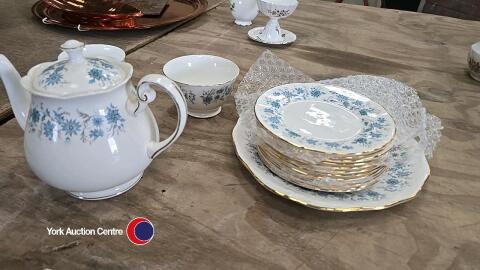 Colclough, Braganza, teapot H 15cm W 12, sugar bowl H 7.5cm W 11, cake plate, L 26cm W 24, 12 side plates W 16cm and1 tea cup H 7.5cm W 9