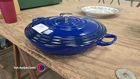 Cast iron cooking pot