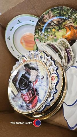 17 x decorative plates, various sizes