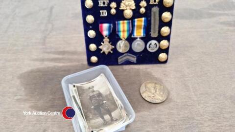 World War One medal set with badges and buttons and rare September 1914 French bronze metal - PTE Dennis