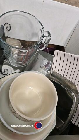 Mugs and cereal bowls