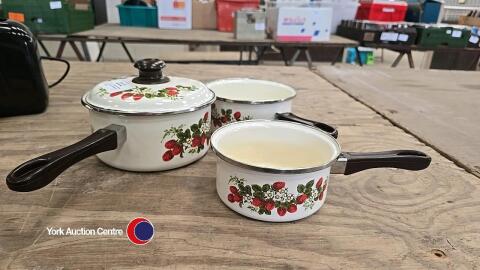 Set of 3 cream enamel pans with strawberry pattern