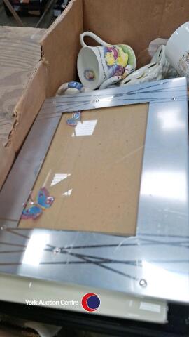2 x boxes of bric a brac and kitchenalia