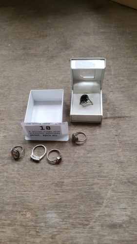 5 silver rings with different gemstones, garnet, agate etc