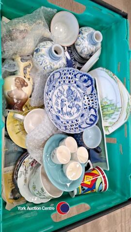 Box of vintage mixed pottery/ceramics